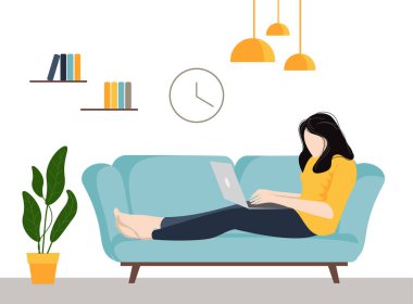 Kucağında dizüstü bilgisayarla evden çalışan bir kadın.