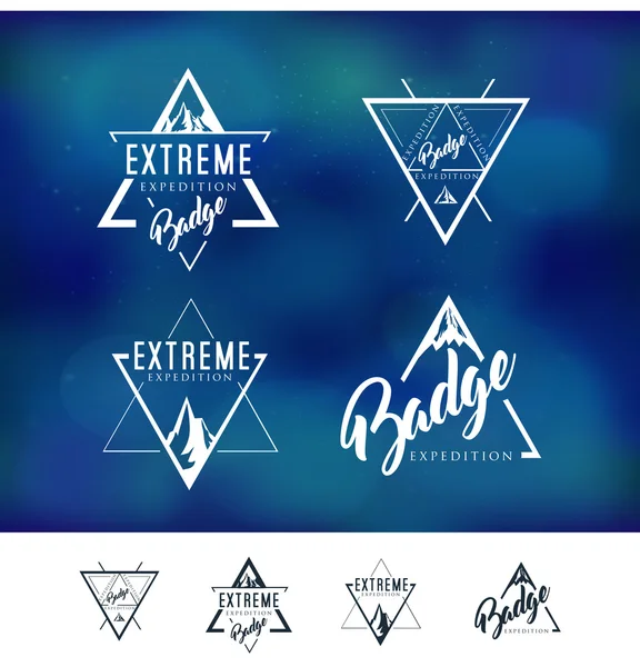 Badge logo triangle montagne — Image vectorielle