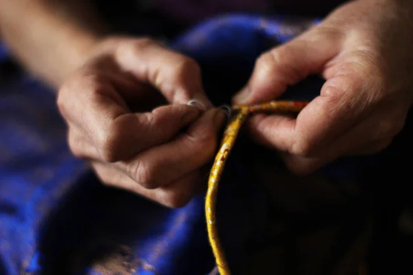 Old Lady Hands Fingers Close Woman Sews Dress Hand Using — Stock Photo, Image