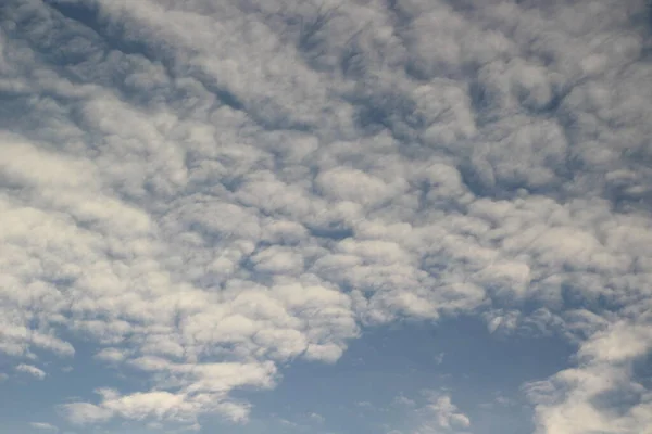 Spindrift Wolken Blauen Himmel — Stockfoto