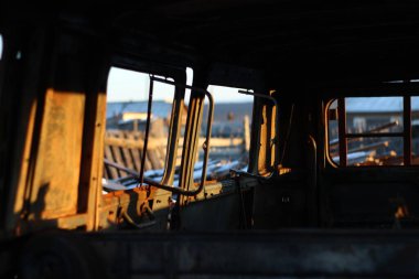 Yanmış Araba iskeleti Eski Van Paslı Metal