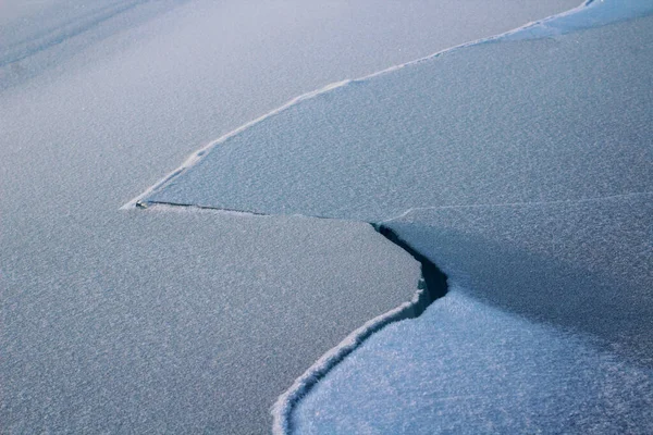 Тріснутий Річковий Лід Мороз Крупним Планом Зимова Снігова Поверхня Тло — стокове фото