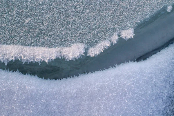 Pęknięty Lód Rzeczny Mróz Zbliżenie Zima Śnieg Powierzchni Tła — Zdjęcie stockowe
