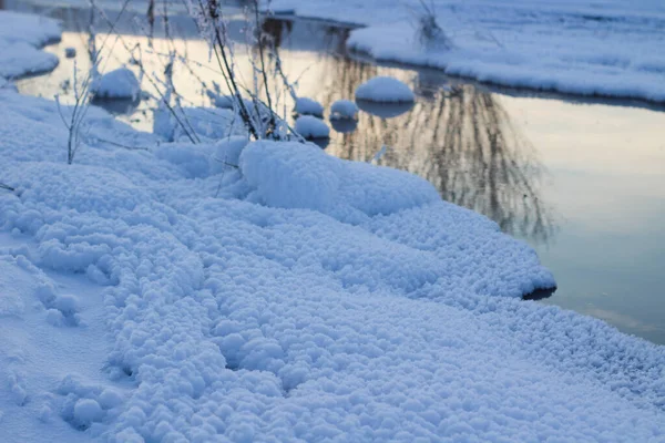 Winter Ice Free River Hot Spring Und Flussufer Mit Weißem — Stockfoto