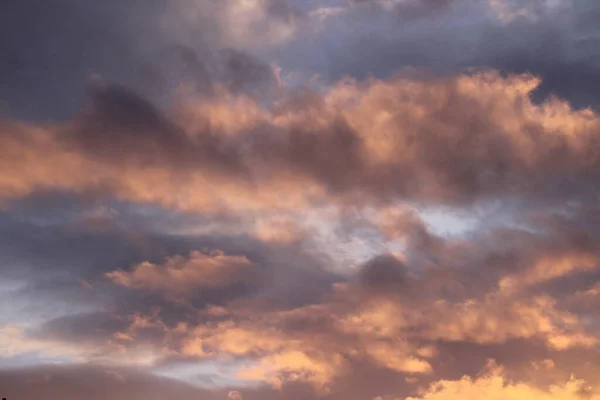 Scenic Sunset Dramatic Sky Fluffy Orange Pink Clouds — Stock Photo, Image