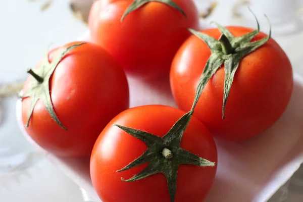 Four Tomatoes Close Kitchen Table — Stock Photo, Image