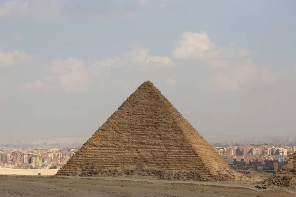 世界七大奇观之一 吉萨的一座伟大的历史金字塔 曼库尔国王金字塔的图片 — 图库照片