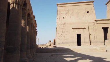 Aswan 'daki, Mısır' ın zengin mirasının önemli bir şahsiyeti olan tanrıça İsis 'i onurlandırmak için MÖ 3. yüzyılda Mısırlı firavunlar tarafından inşa edilmiş antik bir tarihi mekandır..