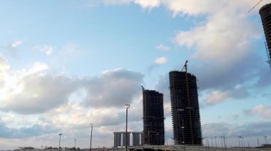 El Alamein, Mısır - 28 Temmuz 2021: Mısır 'da devam eden Yeni Alamein Şehri modern bir şehir ortamı yaratmayı amaçlıyor. Bu iddialı proje, kalkınma ve ekonomik büyüme için ülkelerin vizyonunu yansıtıyor.