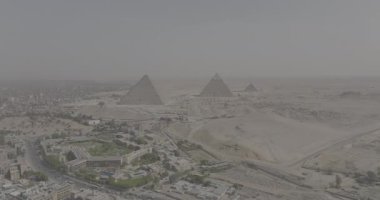 Mavic 3 Cine tarafından Apple ProRes 422 HQ 4k DCI formatında yakalanan Mısır piramitlerinin hava görüntüsü. Yüksek kaliteli içerik oluşturma için sıkıştırılmamış MOV ile şaşırtıcı görseller deneyin.