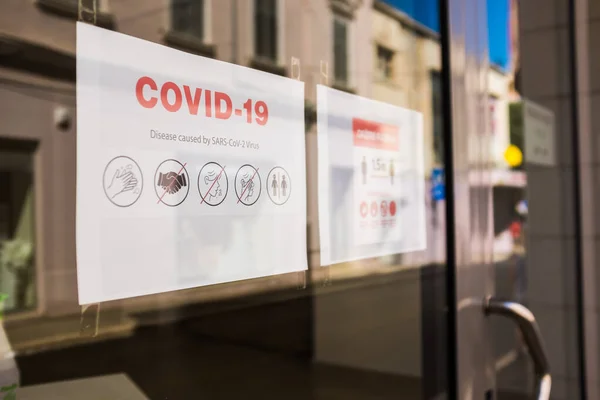 Covid Sicherheitshinweise Schaufenster Informationen Der Ladentür Zur Information Der Menschen — Stockfoto