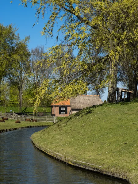 A cidade de Enkhuizen nas terras baixas — Fotografia de Stock