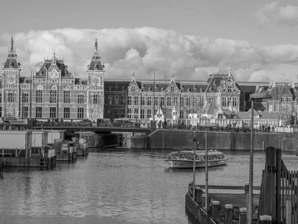 Amsterdamin Kaupunki Alamäessä — kuvapankkivalokuva