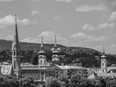 Tuna nehrinin oradaki Budapeşte şehri.