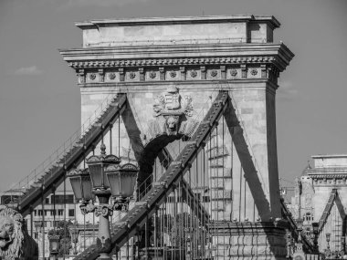 Tuna nehrinin oradaki Budapeşte şehri.