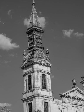 Tuna nehrinin oradaki Budapeşte şehri.