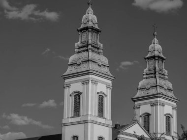 Tuna nehrinin oradaki Budapeşte şehri.