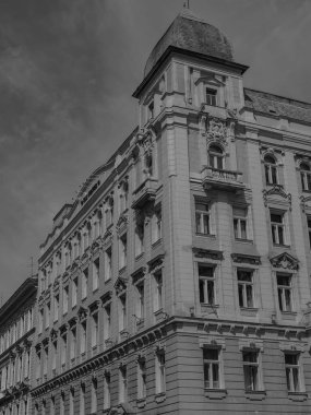 Tuna nehrinin oradaki Budapeşte şehri.