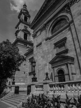 Tuna nehrinin oradaki Budapeşte şehri.