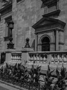 Tuna nehrinin oradaki Budapeşte şehri.