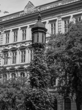 Tuna nehrinin oradaki Budapeşte şehri.