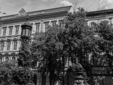 Tuna nehrinin oradaki Budapeşte şehri.