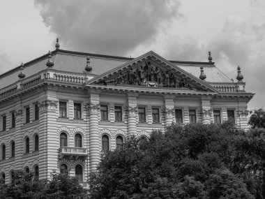 Tuna nehrinin oradaki Budapeşte şehri.