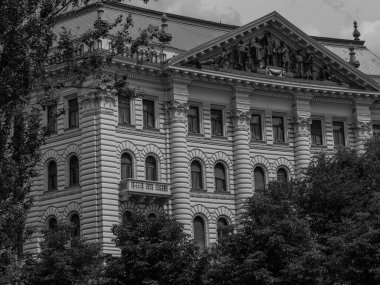 Tuna nehrinin oradaki Budapeşte şehri.