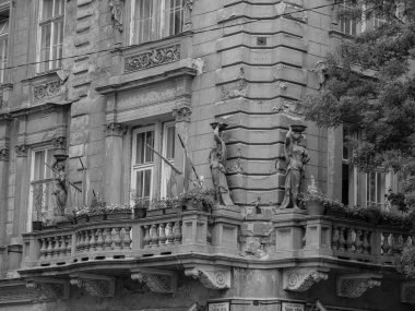 Tuna nehrinin oradaki Budapeşte şehri.