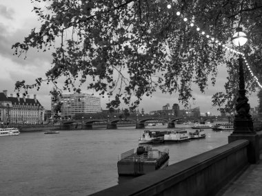 Londra Thames nehrinde