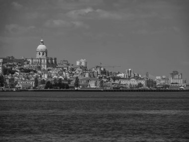 Lizbon, Portekiz 'deki tagus nehrinde.