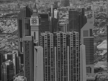 Abu dhabi ve Dubai 'de.