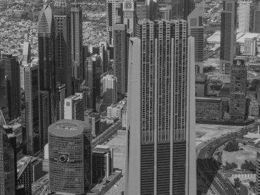 Abu dhabi ve Dubai 'de.