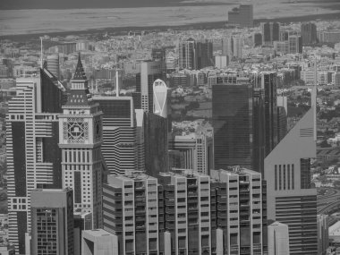 Abu dhabi ve Dubai 'de.