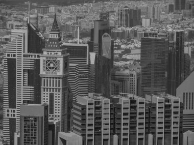 Abu dhabi ve Dubai 'de.