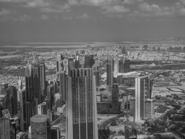 Abu dhabi ve Dubai 'de.