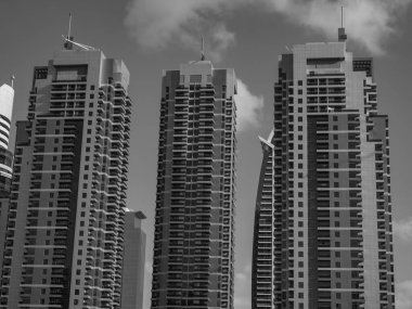 Abu dhabi ve Dubai 'de.