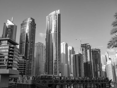 Abu dhabi ve Dubai 'de.