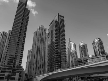 Abu dhabi ve Dubai 'de.