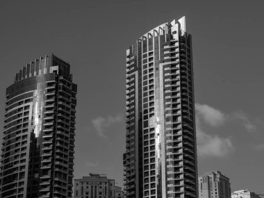 Abu dhabi ve Dubai 'de.