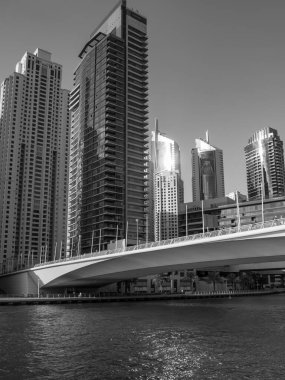 Abu dhabi ve Dubai 'de.