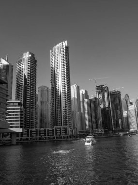 Abu dhabi ve Dubai 'de.