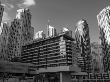 Abu dhabi ve Dubai 'de.