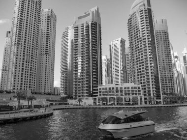 Abu dhabi ve Dubai 'de.