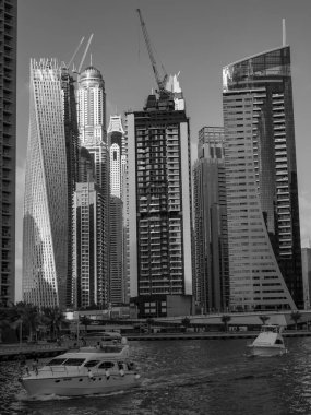 Abu dhabi ve Dubai 'de.