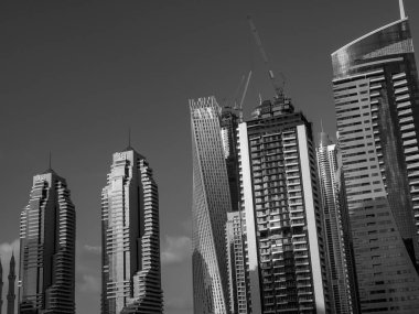 Abu dhabi ve Dubai 'de.