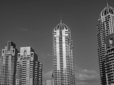 Abu dhabi ve Dubai 'de.