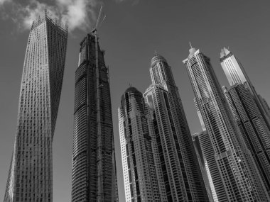 Abu dhabi ve Dubai 'de.