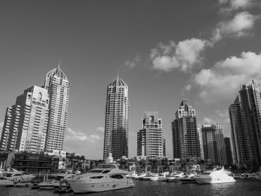 Abu dhabi ve Dubai 'de.