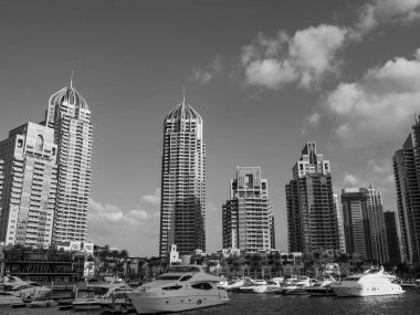 Abu dhabi ve Dubai 'de.